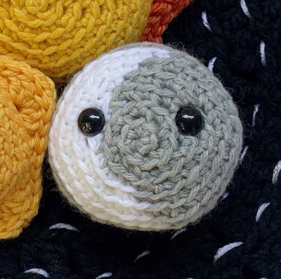 crochet moon pattern - picture shows a crocheted amigurumi crescent moon 
